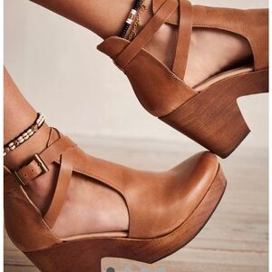 Cedar Leather clogs Shoes